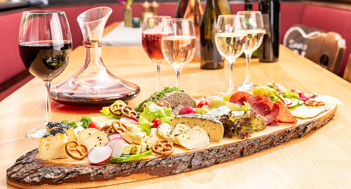 brotzeitplatte und weine Schillinger